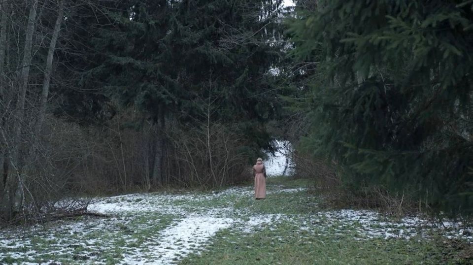 Kaader filmist. Paluküla hiiemägi.